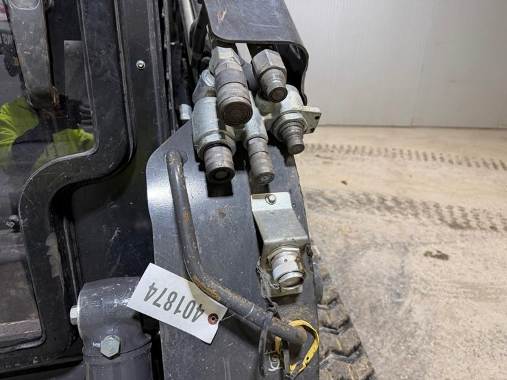 2024-new-holland-c337-image-11