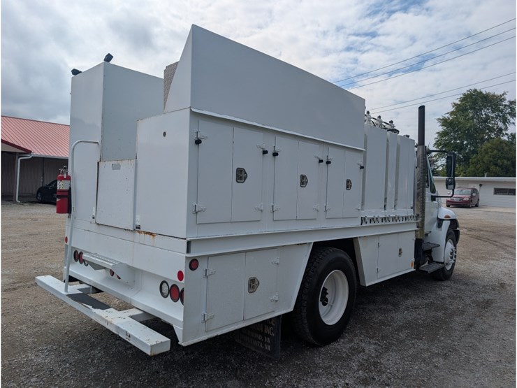 2005-international-durastar-4300-image-11