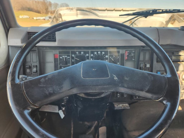 international-8100-image-53