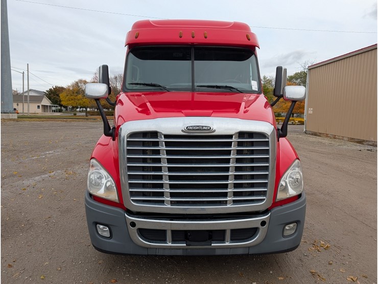 freightliner-cascadia-125-image-2
