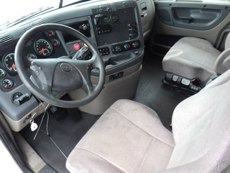 freightliner-cascadia-125-image-18