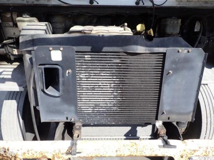 2013-freightliner-mt55-image-32