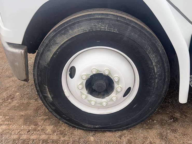 1999-freightliner-fl70-image-8