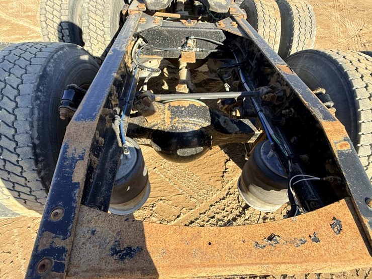 2007-freightliner-columbia-120-image-33