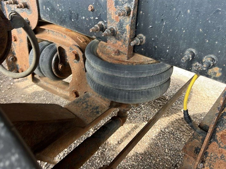 2018-mack-gu-granite-6-axle-dump-truck-image-26