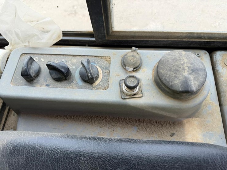 2015-komatsu-d51ex-22-image-34