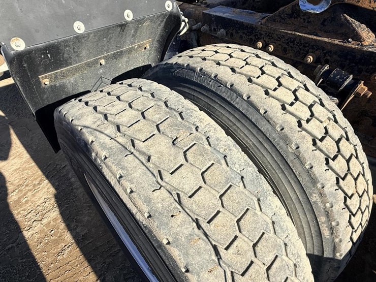 2007-freightliner-columbia-120-image-78