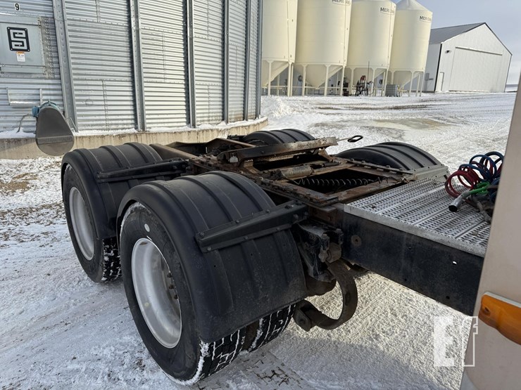 2004-peterbilt-379-image-39