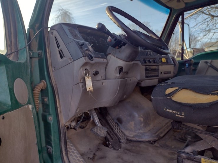 ford-lt9513-image-12