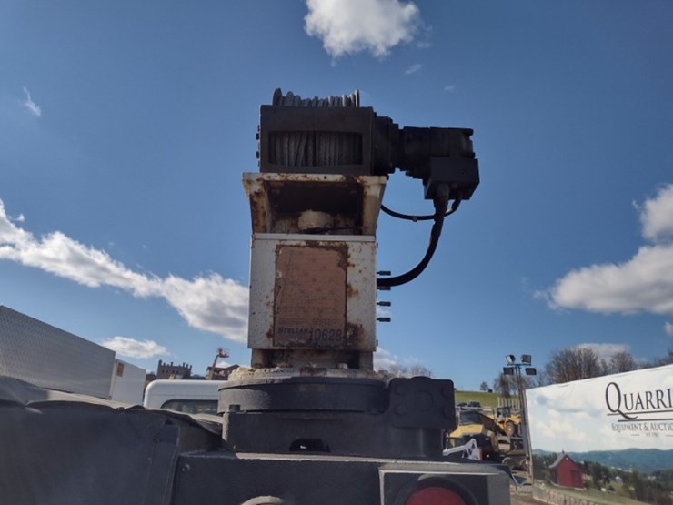 peterbilt-335-image-30