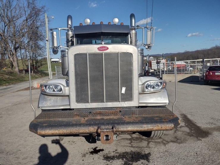 peterbilt-388-image-2