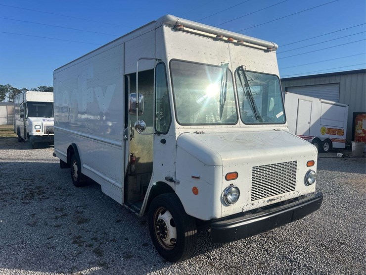 2006-workhorse-w42-image-5