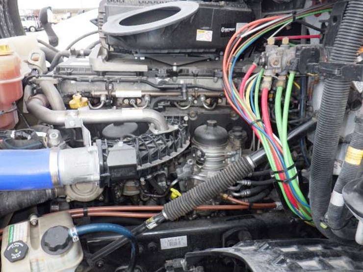 2020-freightliner-cascadia-126-image-23