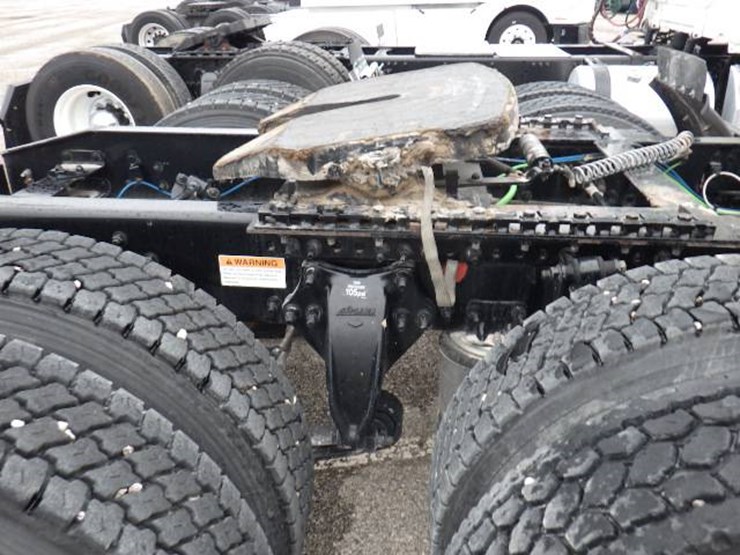 2019-freightliner-cascadia-126-image-6