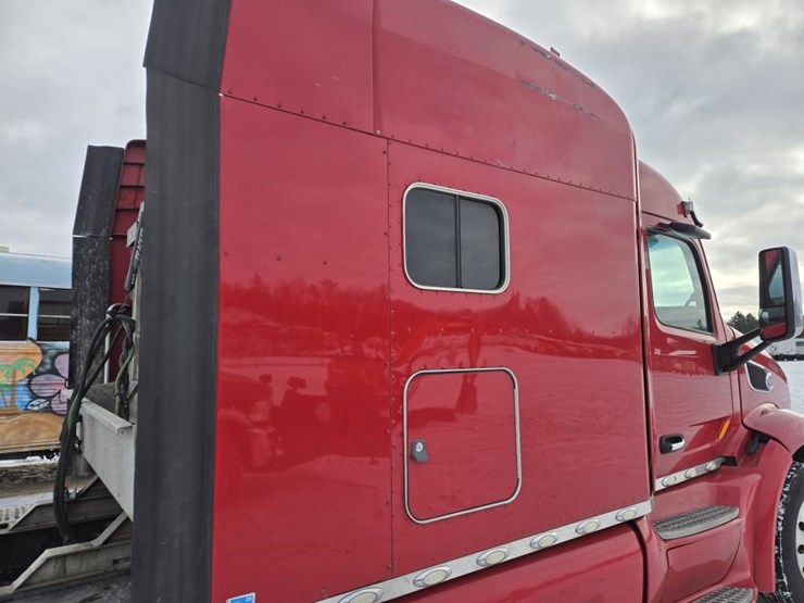 2017-peterbilt-579-image-25