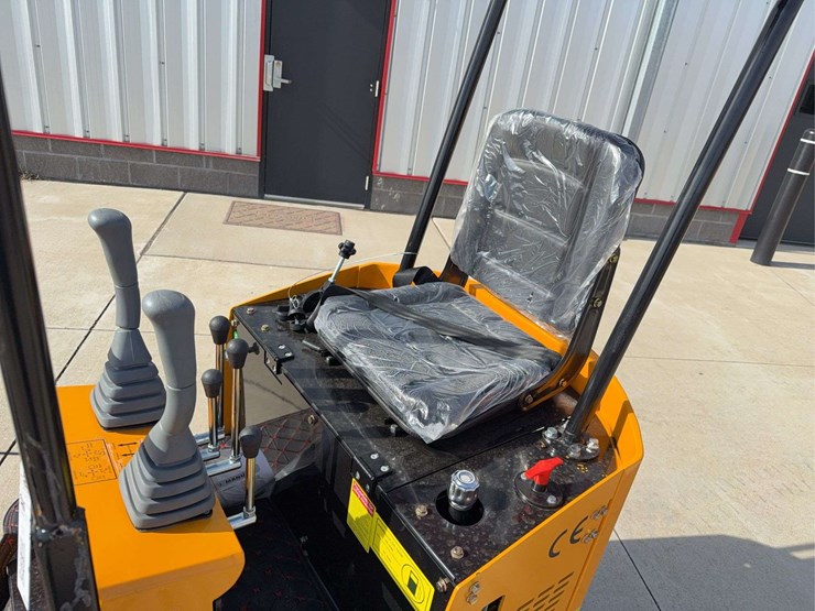 2025-miva-va13-mini-excavator-image-10