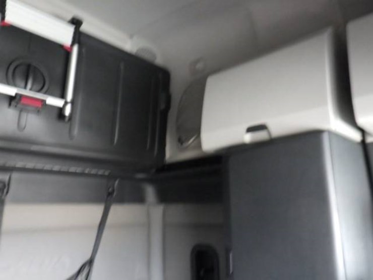 freightliner-cascadia-126-image-7