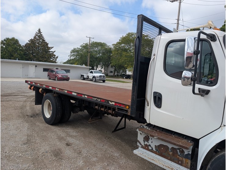 2014-freightliner-m2-106-image-5