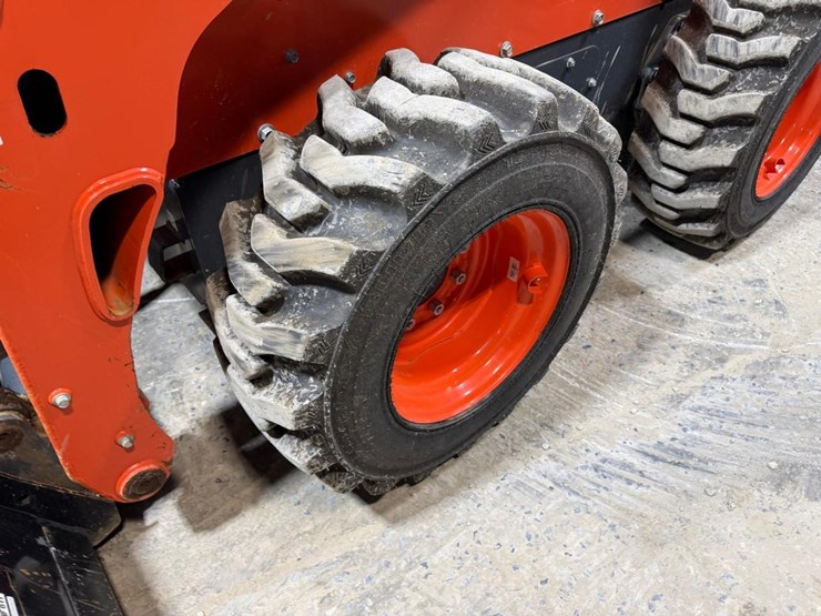 2023-kubota-ssv75hc-skid-steer-loader-image-12