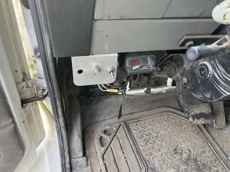 2003-freightliner-fl50-image-23