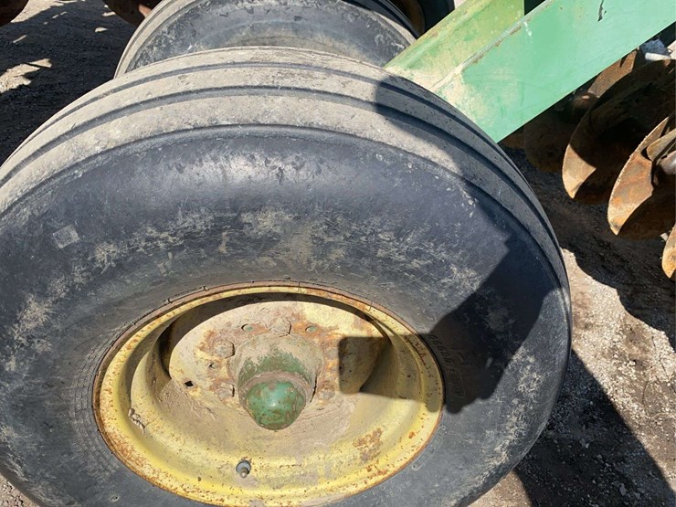 john-deere-235-image-10