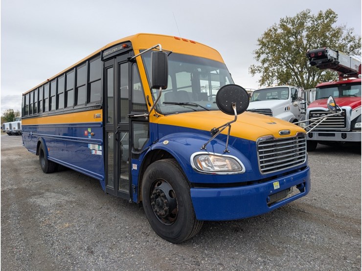 2012-freightliner-b2-image-2