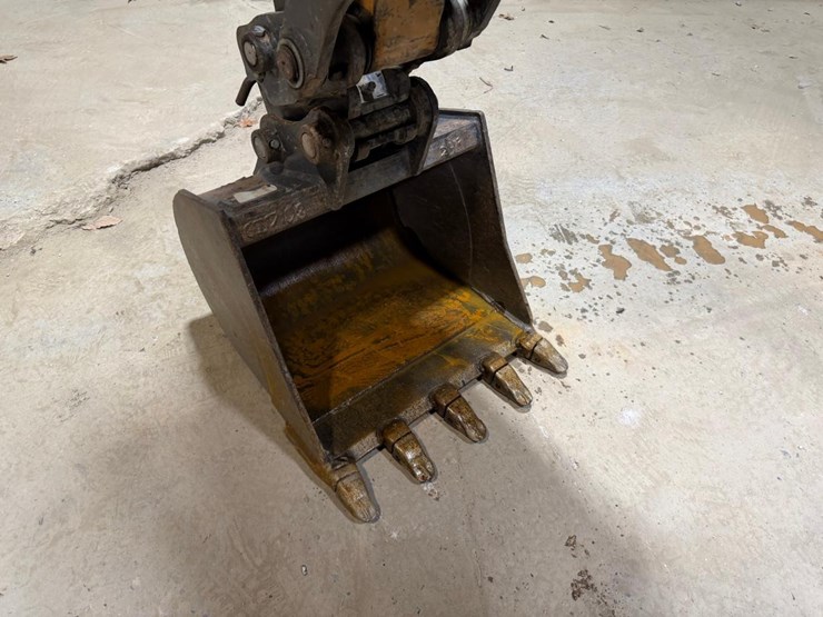 2022-case-cx37c-image-11