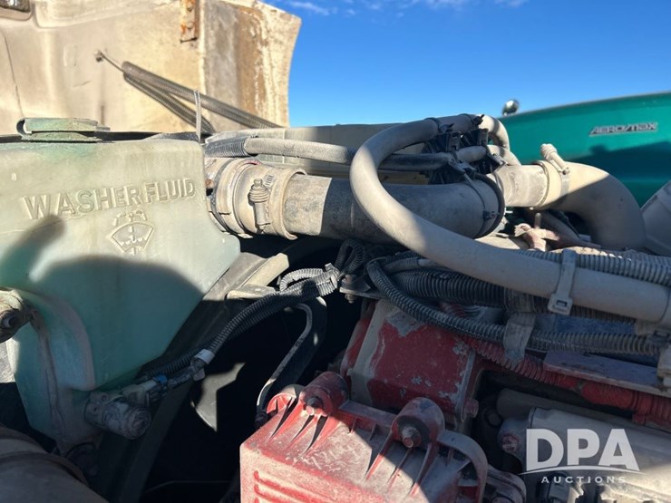 2010-peterbilt-386-image-35