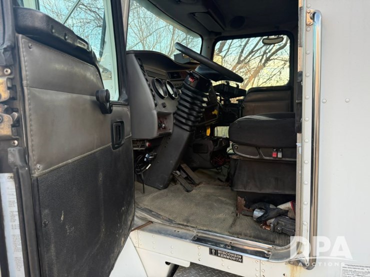 kenworth-t300-image-13