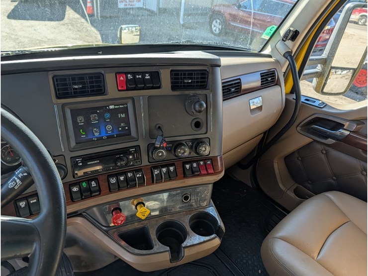 2020-kenworth-t680-image-32