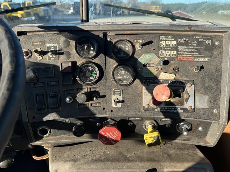 1996-mack-rd688s-image-52