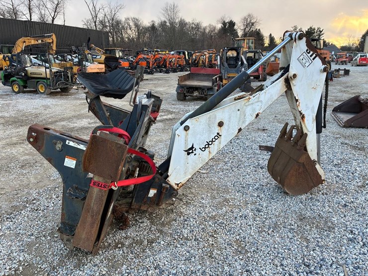 bobcat-811-skid-steer-backhoe-attachment-image-4
