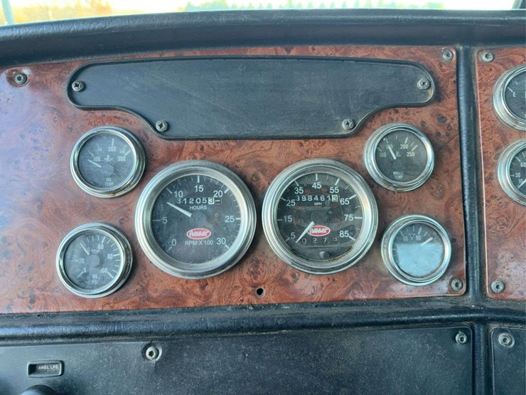 2004-peterbilt-357-image-79