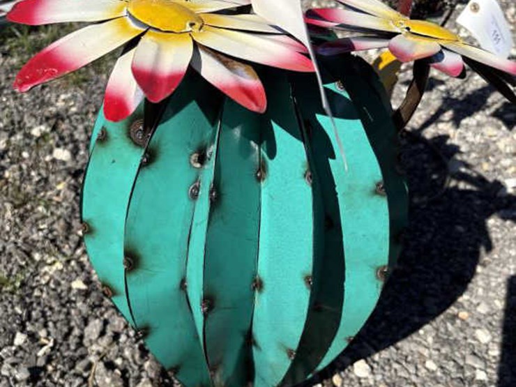 #101-•-metal-art--cactus-w/-flowers-image-2