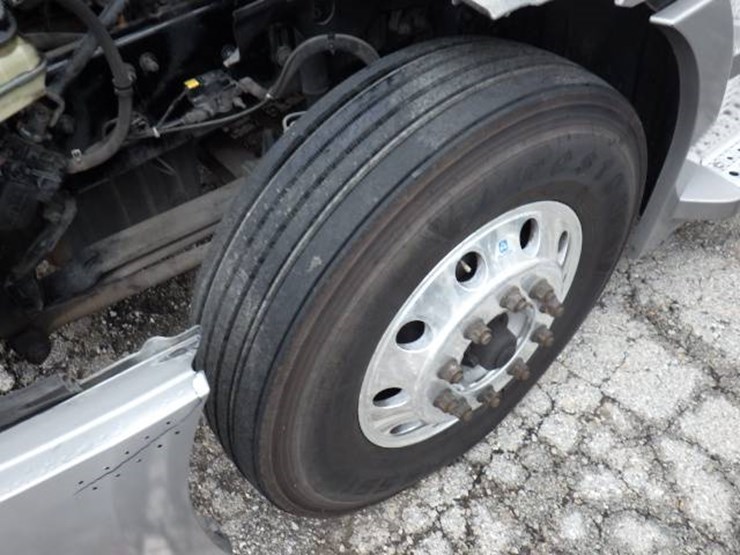 2019-freightliner-cascadia-126-image-30