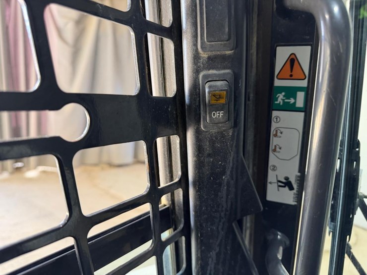 2022-bobcat-t770-image-24