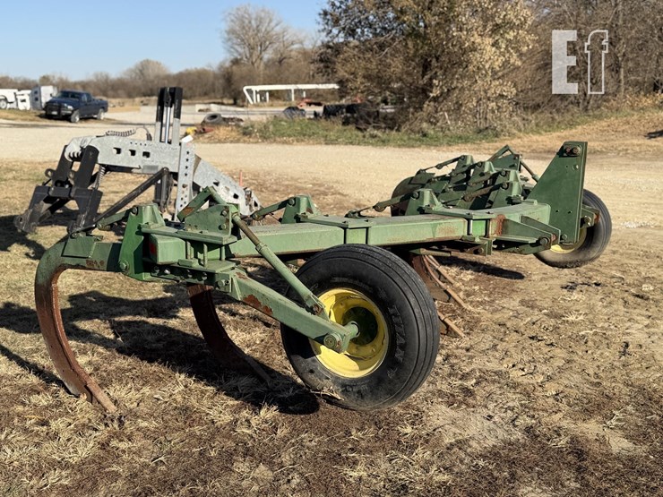 john-deere-7-image-1