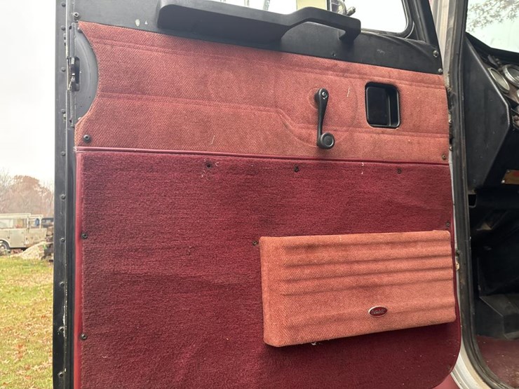 1988-peterbilt-377-image-50