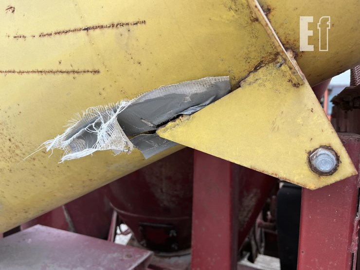 new-holland-354-image-18