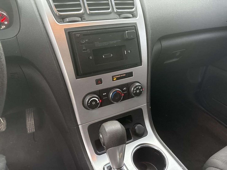 2011-gmc-acadia-image-24