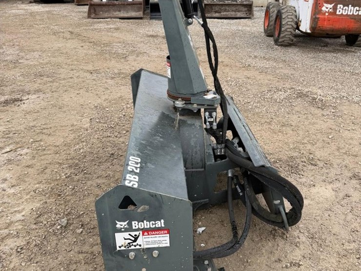 bobcat-sb200-74”-skid-steer-snowblower-image-2