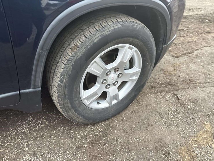 2011-gmc-acadia-image-11