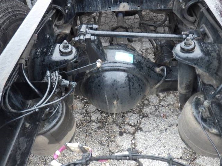 2019-peterbilt-579-image-9