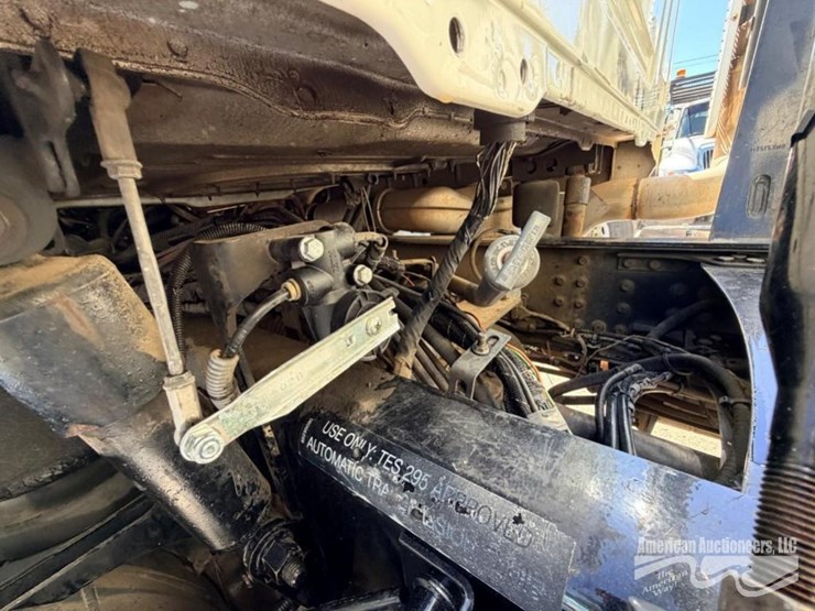 2011-mack-gu812-garbage-truck-image-15