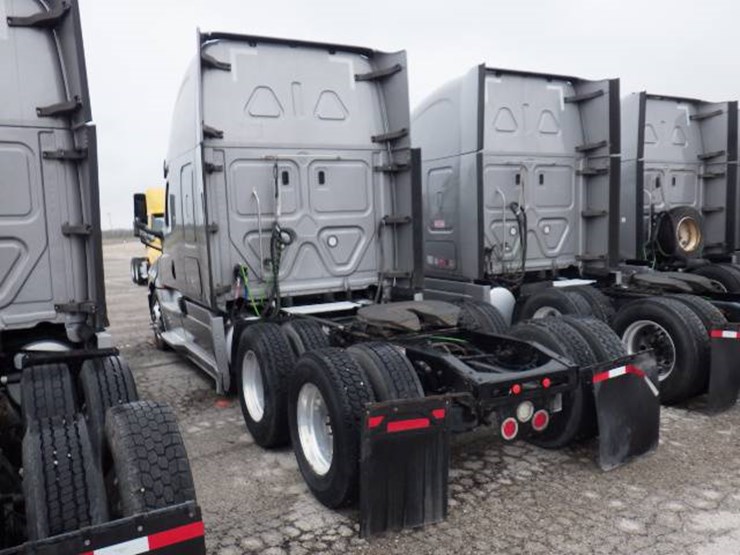 2019-freightliner-cascadia-126-image-15
