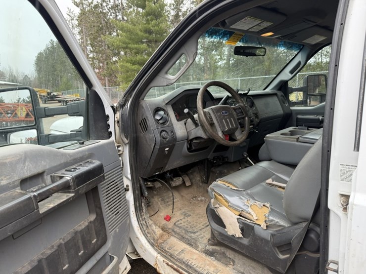 2011-ford-f550-image-31