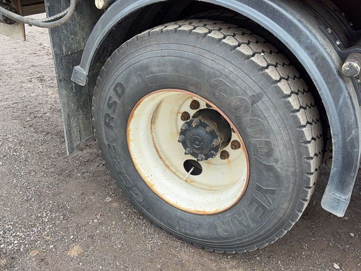 2004-international-7400-image-11