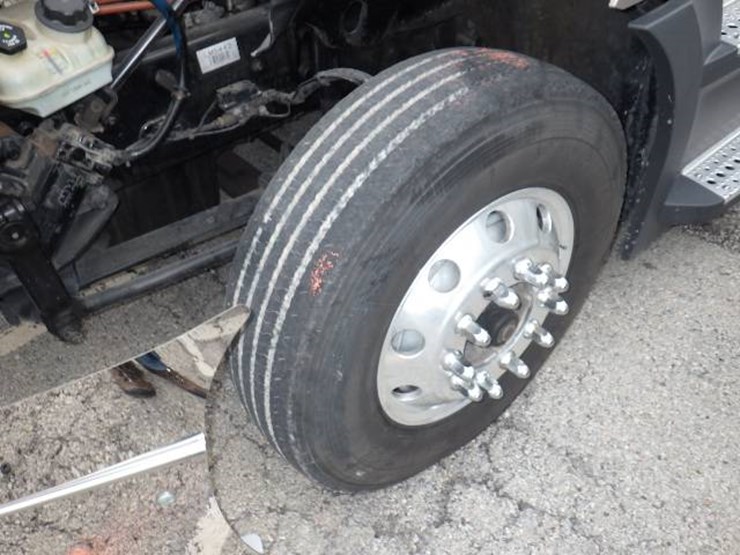 2020-freightliner-cascadia-126-image-24