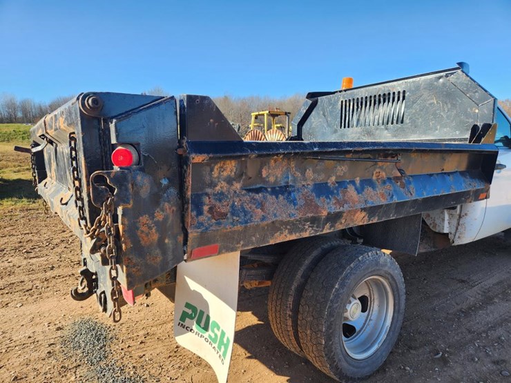 2009-chevrolet-3500-image-13