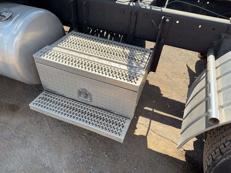 2003-peterbilt-379-image-24